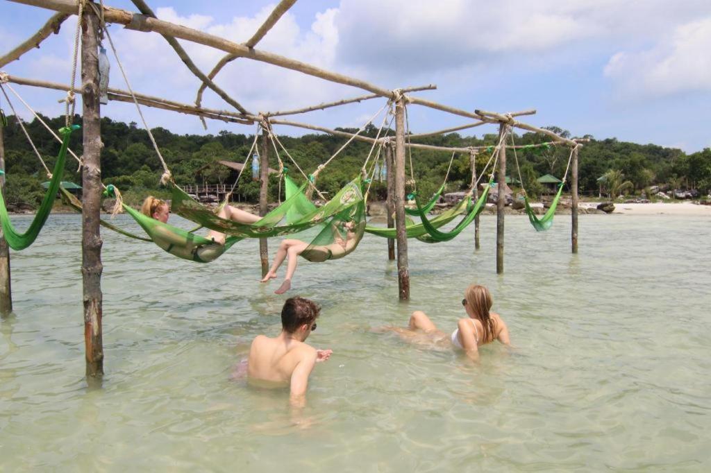 Albergue Mad Monkey Koh Rong Samloem Koh Rong Sanloem Exterior foto