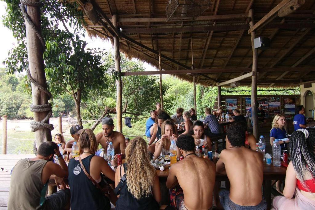 Albergue Mad Monkey Koh Rong Samloem Koh Rong Sanloem Exterior foto